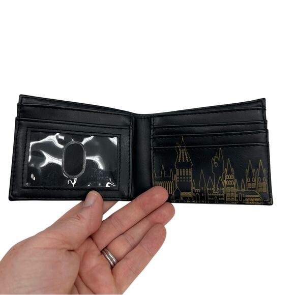Hogwarts Vinyl Folding Imprinted Symbol Wallet - Black - Picture 2 of 8